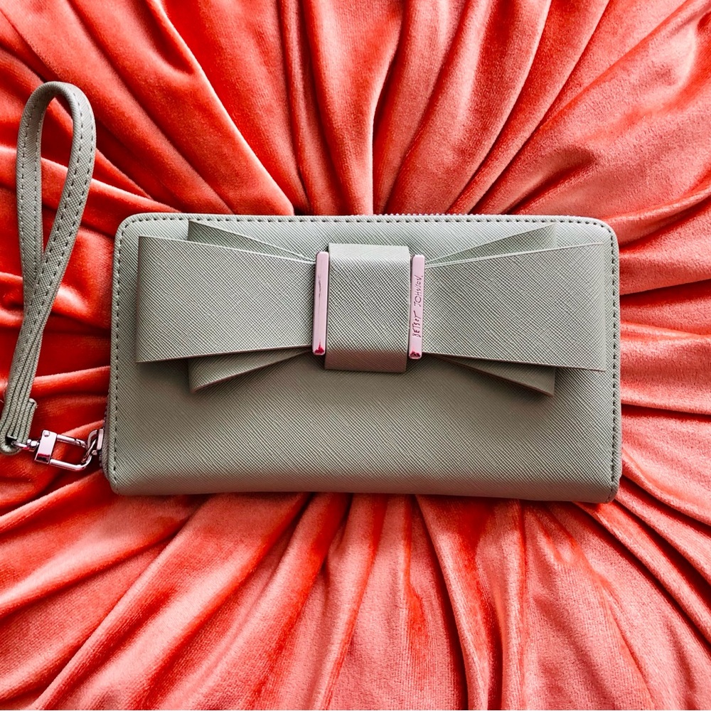 Betsey Johnson Bow Wallet Wristlet Zip Around Sage Green NWT